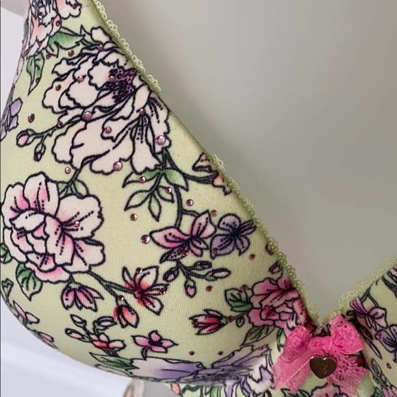 Victoria Secret Bra - Picture 3 of 6